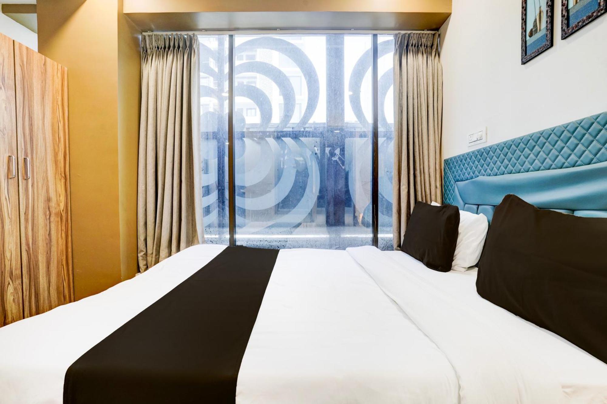 Super Collection O Vesu Surat Formerly Hotel Signature ภายนอก รูปภาพ