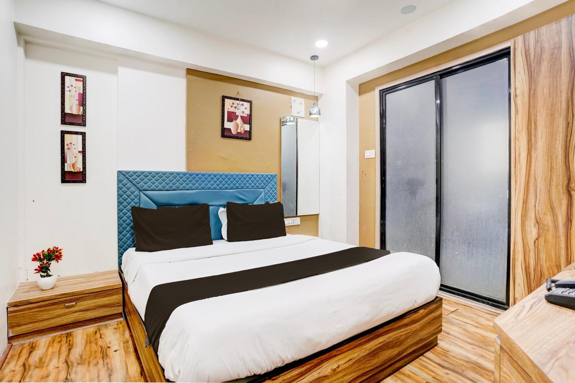 Super Collection O Vesu Surat Formerly Hotel Signature ภายนอก รูปภาพ