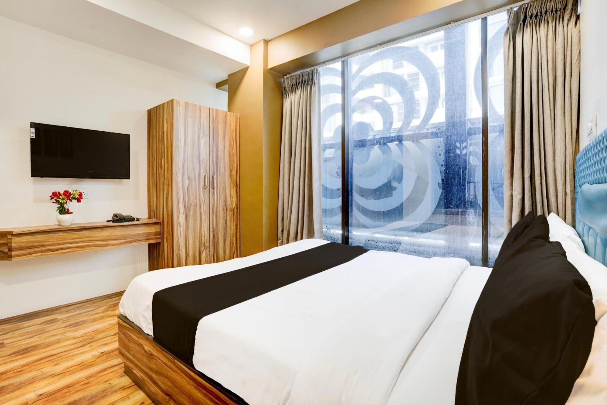 Super Collection O Vesu Surat Formerly Hotel Signature ภายนอก รูปภาพ