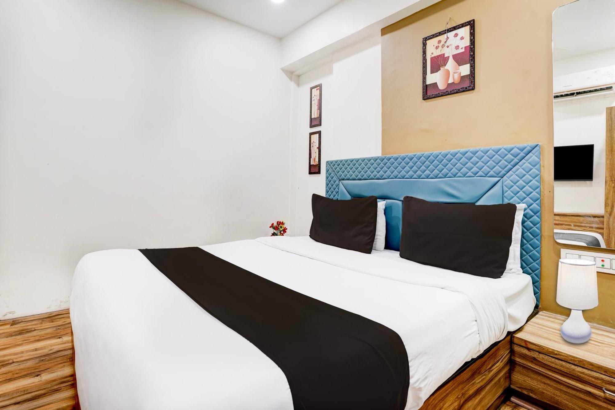Super Collection O Vesu Surat Formerly Hotel Signature ภายนอก รูปภาพ